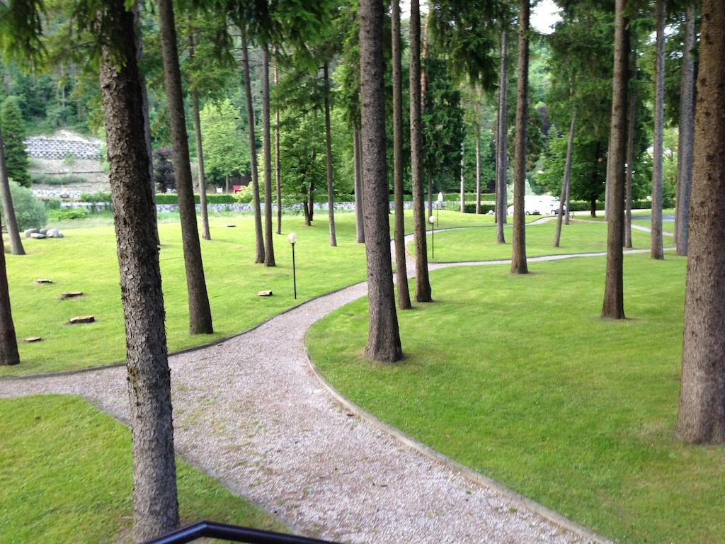 Residenza Finestra Sul Parco Apartment Comano Terme Exterior foto